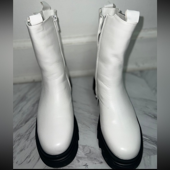 White boots - Picture 5 of 5
